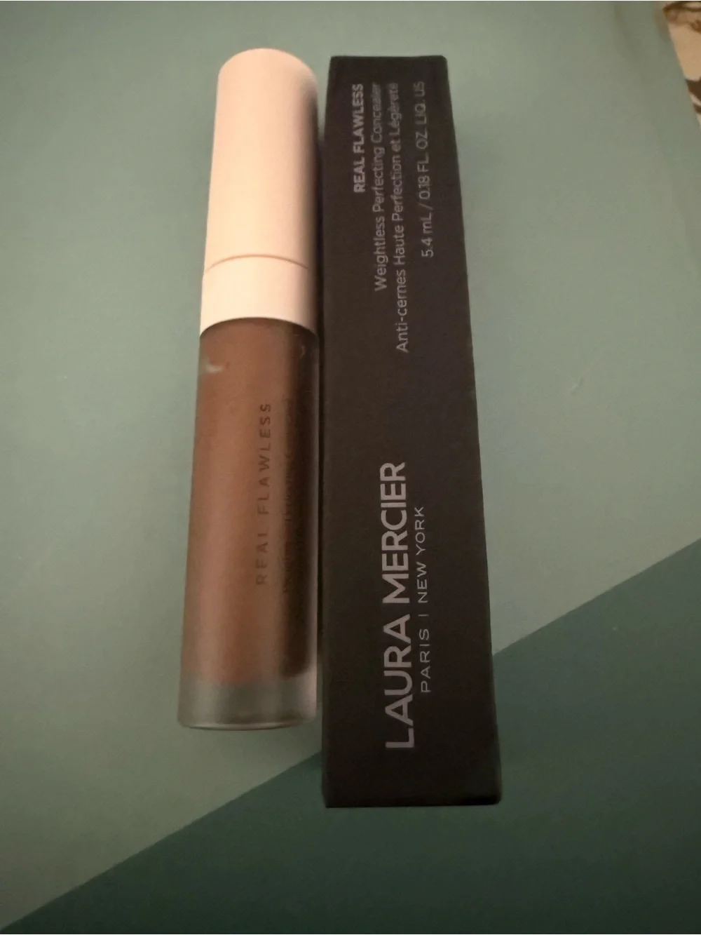 Laura Mercier Real Flawless Weightless Perfecting Concealer- shade 6n1
